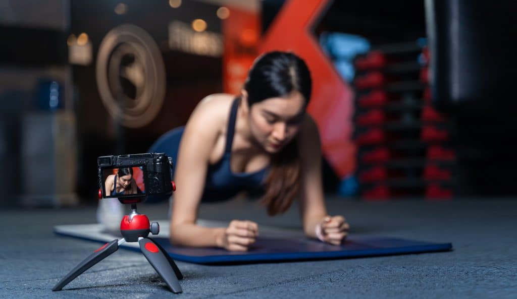 personal trainer getting an online certificate