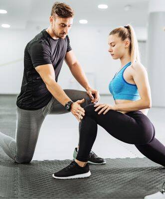 A client and instructor talking about fitness insurances
